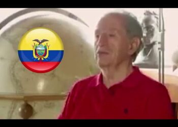 Hombre mayor sentado frente a un globo terráqueo y un emblema de la bandera de Ecuador: ¿Cuánto cobra Zaperoko por sus presentaciones en vivo? Descúbrelo aquí
