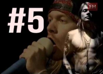 Cantante de rock no identificada con gorra y micrófono en montaje de dos imágenes superpuestas