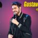 Cantante masculino en el escenario con micrófono y una lista de canciones en diseño de portada, descubre el impresionante caché del artista y su éxito