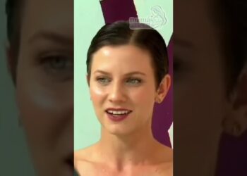 Mujer joven en primer plano con cabello corto y fondo claro; Dónde vive Fito Páez: descubre su hogar y estilo de vida actual