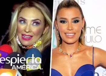 Composición con dos mujeres: entrevista con micrófonos a la izquierda y retrato de gala a la derecha