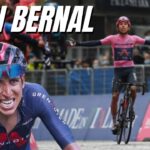 Ciclista cruzando la meta con los brazos en alto y otro rival exhausto en primer plano, AZM4 3JGuos