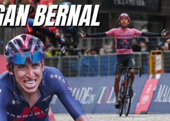 Ciclista cruzando la meta con los brazos en alto y otro rival exhausto en primer plano, AZM4 3JGuos