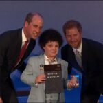 Dos hombres adultos y un niño en una entrega de premios, Hijos de Lady Di: Revelaciones impactantes sobre su legado emocional