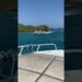 Las impactantes casas de Pablo Escobar que marcaron su legado, evocadas por lanchas en aguas turquesa junto a la costa