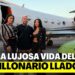 Tres personas posan frente a un jet privado y un coche deportivo verde en pista de aeropuerto, Dónde vive Llados: descubre la lujosa vida del influencer