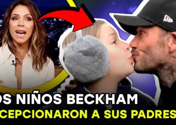 Padre besando a su hija en una escena familiar cálida con una mujer observando, Los hijos del conocido exfutbolista: descubre su vida y logros familiares