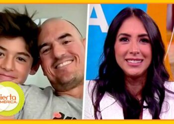 Collage con una conductora sonriente en estudio y una videollamada que muestra a un hombre y un niño abrazados, con el logo de un programa matutino