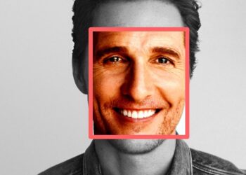 Primer plano de rostro masculino sonriendo con recuadro rosado JL4yO2eIe 4.