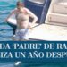 Dónde trabaja Mariano Rajoy: su vida actual y nuevos proyectos 7 Hombre mayor en bañador subiendo a la plataforma de un yate sobre aguas azules