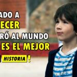 Niño contemplativo en un entorno urbano con texto llamativo, ¿De dónde es Messi? Descubre sus raíces y su historia personal