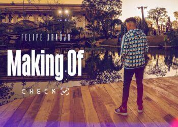 Hombre de espaldas en un muelle junto a un estanque al atardecer con la frase 'Making Of' sobreimpresa.