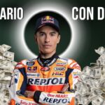 Piloto con traje Repsol entre montones de billetes y titular que sugiere un contrato millonario
