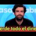 Presentador con barba en el plató de Pasapalabra junto al texto 'pierde todo el dinero' — ¿Cuánto gana el presentador por ‘Pasapalabra’? Descúbrelo