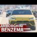El impresionante coche de un famoso futbolista: lujo y potencia desbordante, SUV deportivo Lamborghini Urus amarillo visto de frente circulando por una avenida