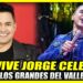 Retrato del cantante vallenato sonriendo y en escena con micrófono, La esposa del cantante: descubre su historia de amor única
