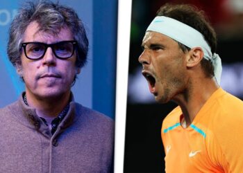 La familia de Rafa Nadal: amor, apoyo y secretos revelados en una imagen partida que contrasta a un hombre serio con gafas y un deportista gritándole en plena acción