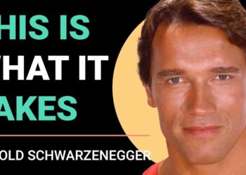 Retrato cercano de un hombre adulto junto a texto grande tipo miniatura y un fondo circular claro.