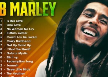 Retrato de un músico con rastas sonriendo junto a una lista de canciones clásicas del reggae