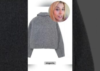 Chaqueta gris corta con textura rugosa, cuello bajo y mangas largas; imagen incluye un recorte circular con el rostro de una mujer, sin atribuir identidad.