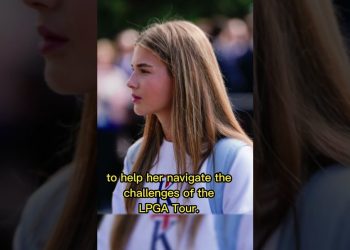 Joven mujer de perfil con cabello largo en evento público y subtítulo sobre la LPGA Tour, identidad no confirmada