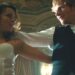 Pareja bailando en un salón elegante con gestos cariñosos y luz cálida, La familia de Ed Sheeran: secretos, alegrías y momentos emotivos