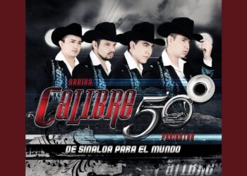 Descubre dónde vive Iamferv y sorpréndete con su estilo de vida en esta portada de banda regional que muestra cuatro músicos con sombreros, tipografía grande y una trompeta estilizada.