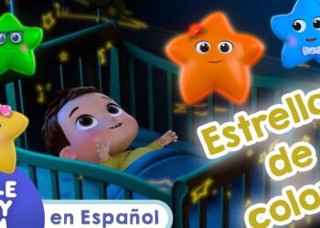 Bebé en una cuna mirando estrellas animadas y muñecos luminosos, La sorprendente transformación de la estrella infantil que todos creían olvidada 29 años después de su película icónica.
