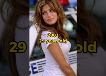 Retrato de mujer de 29 años en 2003 con camiseta blanca junto a un vehículo, mirada de perfil