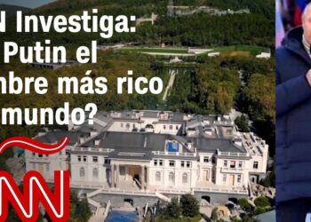 La increíble fortuna de Putin: ¿cuánto dinero realmente tiene? Título sobre un gran palacio, logotipo de CNN y la imagen de un mandatario con micrófono.