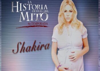 ¿De dónde es esta artista? Descubre sus raíces y su historia única en una portada televisiva con cantante rubia que aparece embarazada y el título del programa en segundo plano.