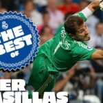 Portero en acción estirándose para atrapar un balón durante un partido, con un sello 'The Best of' y emblemas del club.