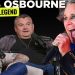 Aree, la esposa de Jack Osbourne, revela un sorprendente anuncio de bebé tras la jungla que dejará a todos boquiabiertos 7 Cantante rockero cantando al micrófono a la derecha y dos hombres conversando en un podcast a la izquierda sobre fondo oscuro con texto llamativo en la parte superior.