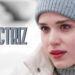 Retrato cercano de una actriz con gorro gris y abrigo blanco sobre fondo nevado; Las impresionantes llegadas de Nicole Kidman, Keira Knightley y Paul Mescal en el día 14 de Wimbledon que no te puedes perder