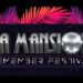 Cartel luminoso 'La Mansión Remember Festival' con bola de espejos y palmeras neón; Dónde vive Duki: descubre la mansión del trap argentino.
