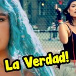 Retrato de dos mujeres jóvenes, una con cabello turquesa y piercing labial y otra con gorra y ropa deportiva, con un fondo de reja y un texto llamativo en la imagen.