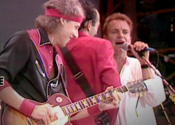 Descubre la impactante historia no contada de Live Aid que se revela en esta imperdible serie de la BBC: músicos en el escenario con guitarra eléctrica y vocalista al micrófono en imagen de archivo.