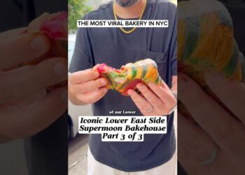 Descubre los secretos para disfrutar un inolvidable fin de semana largo en Nueva York probando un croissant arcoíris de la panadería viral Supermoon Bakehouse en el Lower East Side.