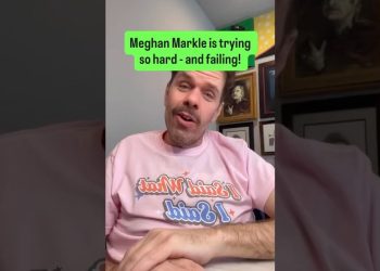 Captura de vídeo vertical de una persona hablando con un bocadillo verde que incluye texto y la frase Descubre la asombrosa colección de relojes Cartier de Meghan Markle que vale millones