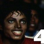 Persona sonriente con rizos vista desde cerca entre el público en un concierto