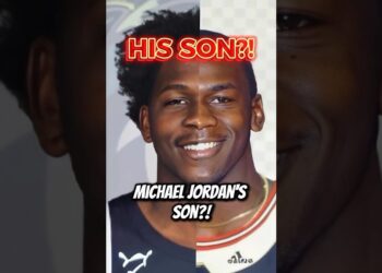 Retrato dividido de un joven sonriente con camiseta deportiva y texto editorial; ¿Cuánto dinero tiene Michael Jordan? Descubre su fortuna actual