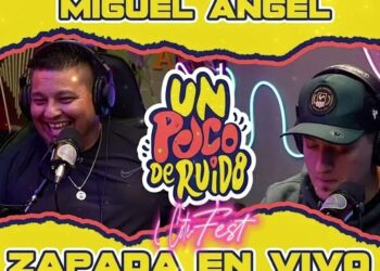 Dos presentadores en un estudio de podcast con micrófonos, auriculares y un vibrante logo 'Un Poco de Ruido' en amarillo — Dónde vive Miguel Ángel Silvestre: descubre su vida en el campo