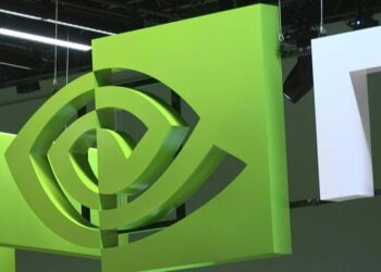 Logotipo verde tridimensional con forma de ojo colgante en estudio iluminado; El patrimonio de Novak Djokovic: secretos y cifras reveladoras