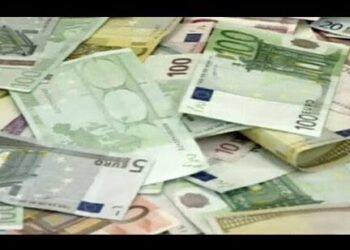 Salario de Álvaro Morata: secretos financieros revelados en un montón de billetes de euros