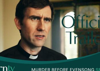 Primer plano de un sacerdote con semblante serio en el tráiler oficial de la serie; El nuevo thriller basado en un bestseller que no podrás dejar de ver según las estrellas de Happy Valley y All Creatures