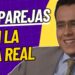 Descubre quién es la esposa de Jorge Enrique Abello y su historia 19 Descubre quién es la esposa de Jorge Enrique Abello y su historia en una miniatura con texto 'Sus parejas en la vida real' y el retrato sonriente de un hombre con gafas y traje sobre fondo morado y amarillo.
