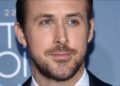 Las inolvidables parejas de Ryan Gosling: amor y desamor en su vida 31 Primer plano de un hombre adulto con barba y ojos claros y fondo con letras difusas, persona no identificada
