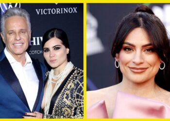 Retratos en alfombra roja con un hombre mayor y dos mujeres jóvenes, vestidos de gala y expresiones sonrientes