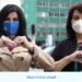 ¿Quién es el esposo de Olga Zumarán? Descubre su nueva relación 27 Dos mujeres con mascarillas formando corazones con las manos en un entorno urbano, ¿Quién es el esposo de Olga Zumarán? Descubre su nueva relación