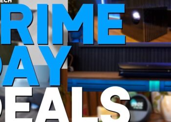 Descubre las 40 ofertas irresistibles de Prime Day que no querrás perderte en el primer día: gran texto azul 'PRIME DAY DEALS' sobre un fondo con dispositivos tecnológicos y un altavoz inteligente.